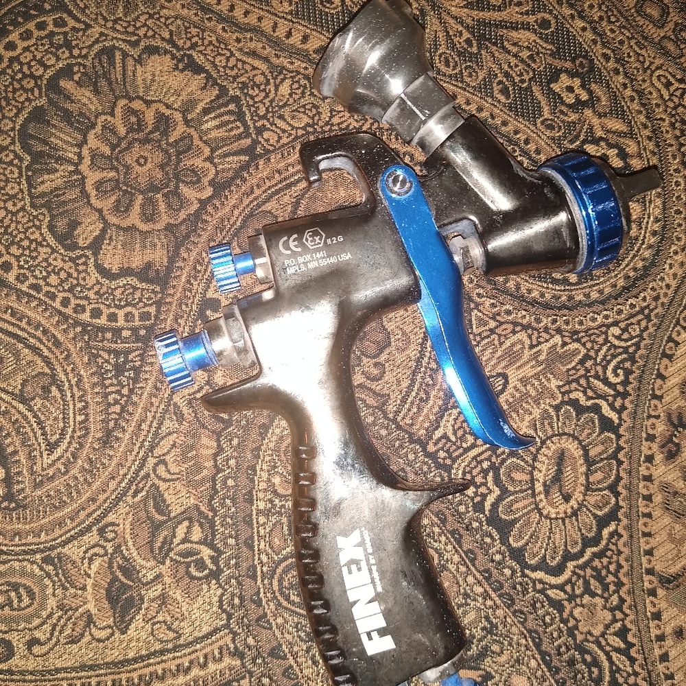 Paint spray guns
